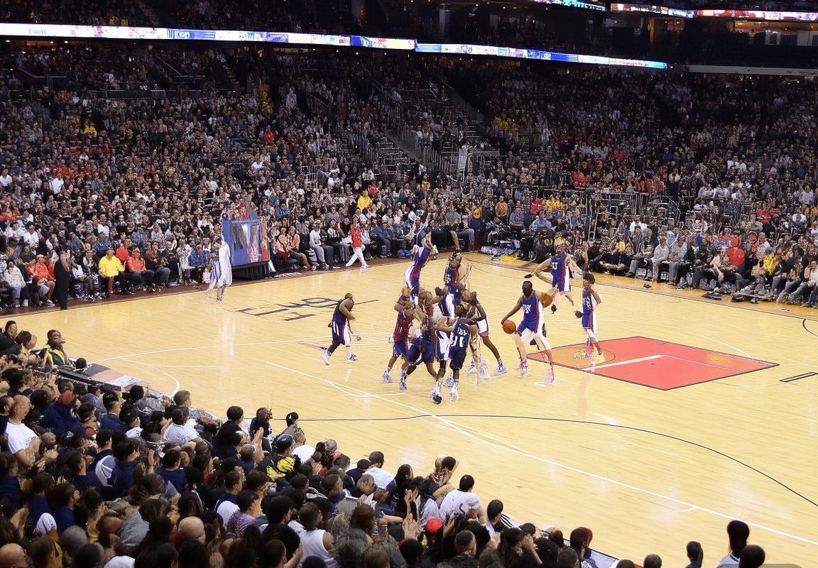 勇士快船季后赛首战：攻防火花对决精彩回顾(图1)